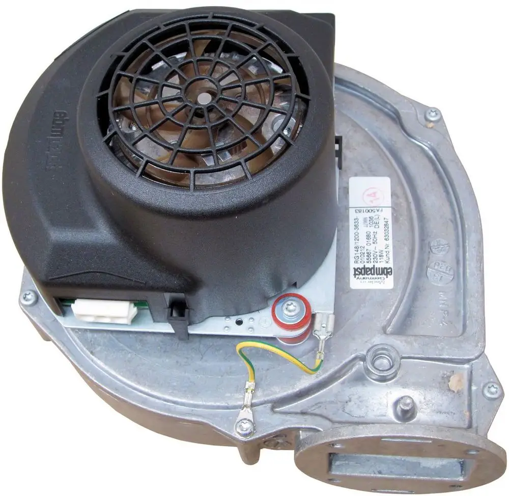 Bosch Verbrennungsluftgebläse mit einem runden Lüfter und einer Metallbasis. Sichtbare Anschlüsse und Kabel. Gehäuse aus Kunststoff und Metall.